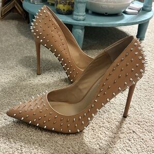 Steve Madden Vala-S Studded High Stiletto Heel Pumps Nude Tan Silver Spikes 7M